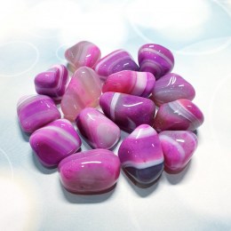 achat-cyklamenovy-farbeny-balicek-tromlovanych-kamenov-90g-02