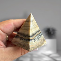 aragonit-pyramida-4-5x4-7-cm-02