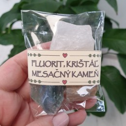 fluorit-kristal-mesacny-kamen-balicek-surovych-kamenov-3ks-01