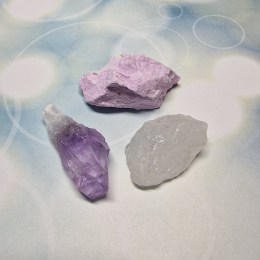 fosfosiderit-kristal-ametyst-balicek-surovych-kamenov-3ks-02