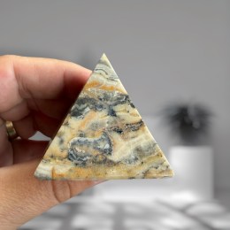 kalcit-zebra-pyramida-4-5x4-5-cm-01