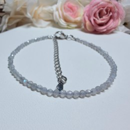 labradorit-fazetovany-naramok-so-zapinanim-z-chirurgickej-ocele-gul-o-2-mm-01