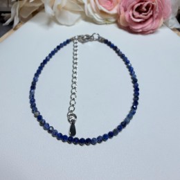 lapis-lazuli-fazetovany-naramok-so-zapinanim-z-chirurgickej-ocele-gul-o-2-mm-02