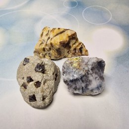 magnetit-merlinit-granit-balicek-surovych-kamenov-3ks-02