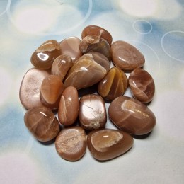 mesacny-kamen-oranzovy-balicek-tromlovanych-kamenov-90g-02