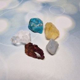 mini-zbierka-kristal-covellit-celestin-chryzokol-citrin-balicek-surovych-kamenov-5ks-01