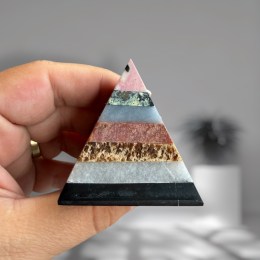 mix-mineralov-pyramida-4-8x4-8-cm-01