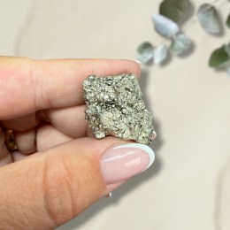 pyrit-surovy-kamen-25-11-g-02