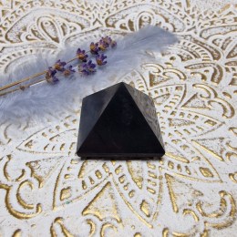 sungit-pyramida-3x3cm-03