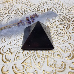 sungit-pyramida-4x4-cm-03
