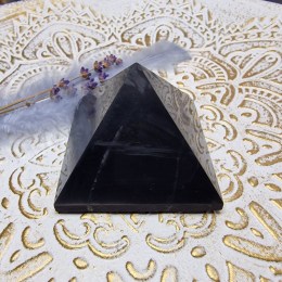 sungit-pyramida-6x6cm-04