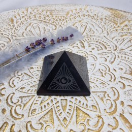 sungit-pyramida-bozie-oko-5x5-cm-04