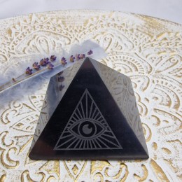 sungit-pyramida-bozie-oko-7x7-cm-04