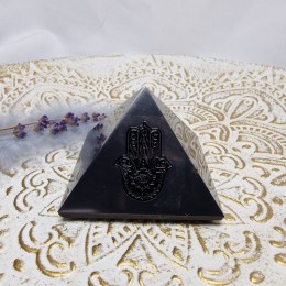 sungit-pyramida-s-ciernou-hamsou-6x6cm