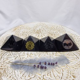 sungit-pyramida-so-symbolom