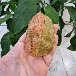 unakit-surovy-mineral-209g-01
