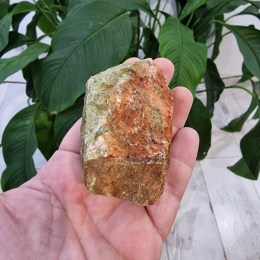 unakit-surovy-mineral-209g-02